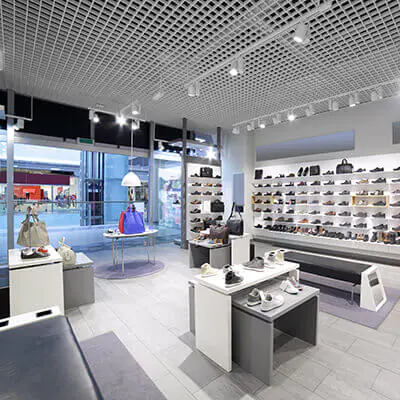 LED-Schienenstrahler im Schuhgesch&auml;ft